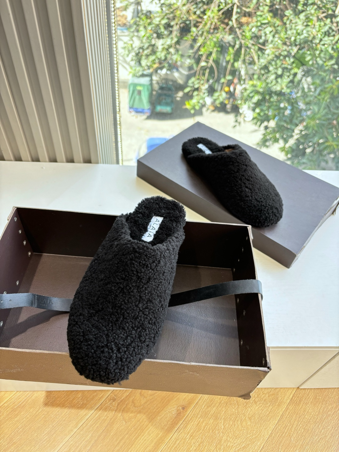 G241所见即所得代购级别原版购入法国一线奢侈品牌ALAIA 阿莱亚秋冬天真的要来咯！羊羔绒鞋～ Alaia奶呼呼的秋冬