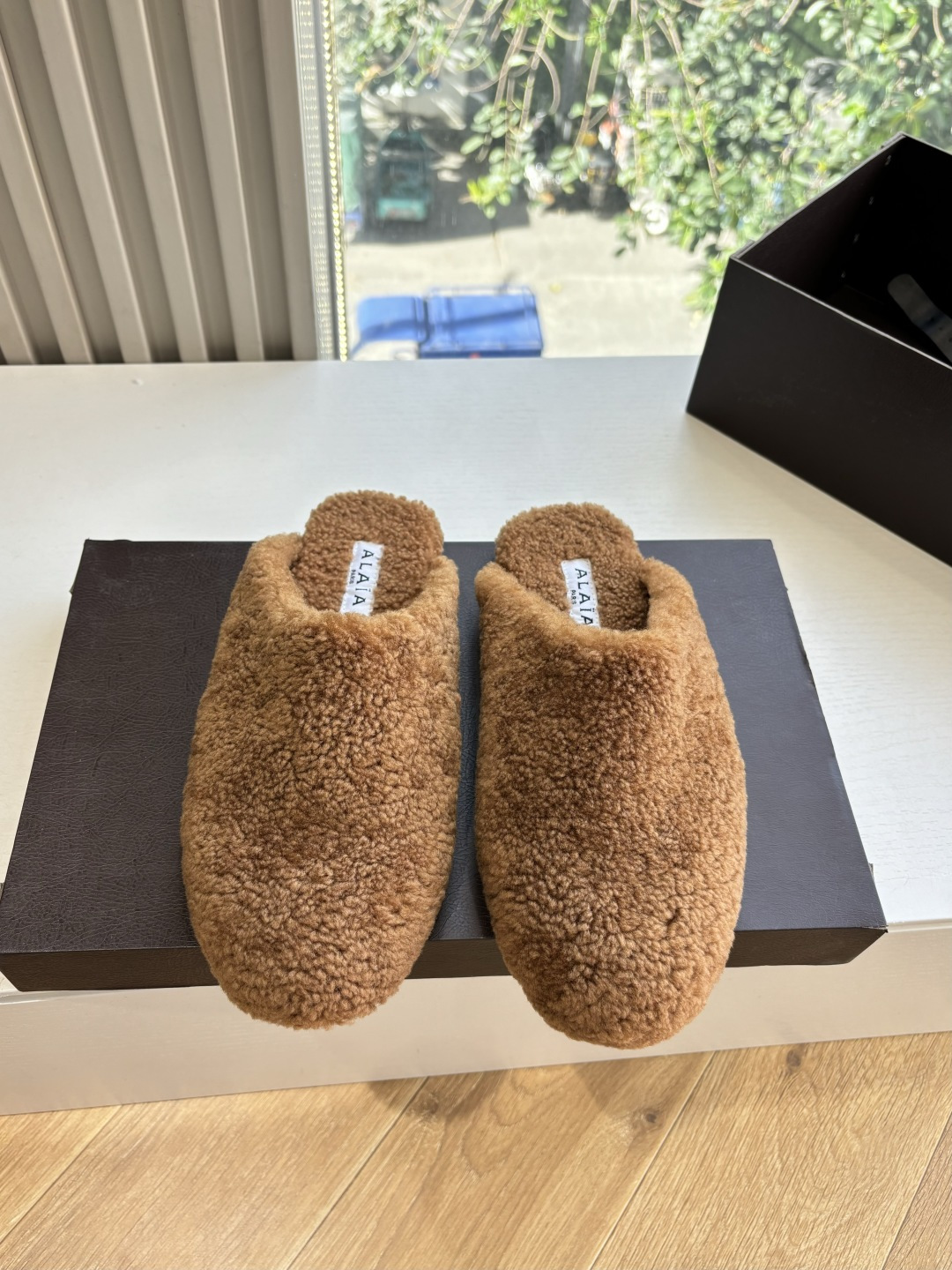 G241所见即所得代购级别原版购入法国一线奢侈品牌ALAIA 阿莱亚秋冬天真的要来咯!羊羔绒鞋~ Alaia奶呼呼的秋冬 G241所见即所得代购级别原版购入法国一线奢侈品牌ALAIA 阿莱亚秋冬天真的要来咯!羊羔绒鞋~ Alaia奶呼呼的秋冬