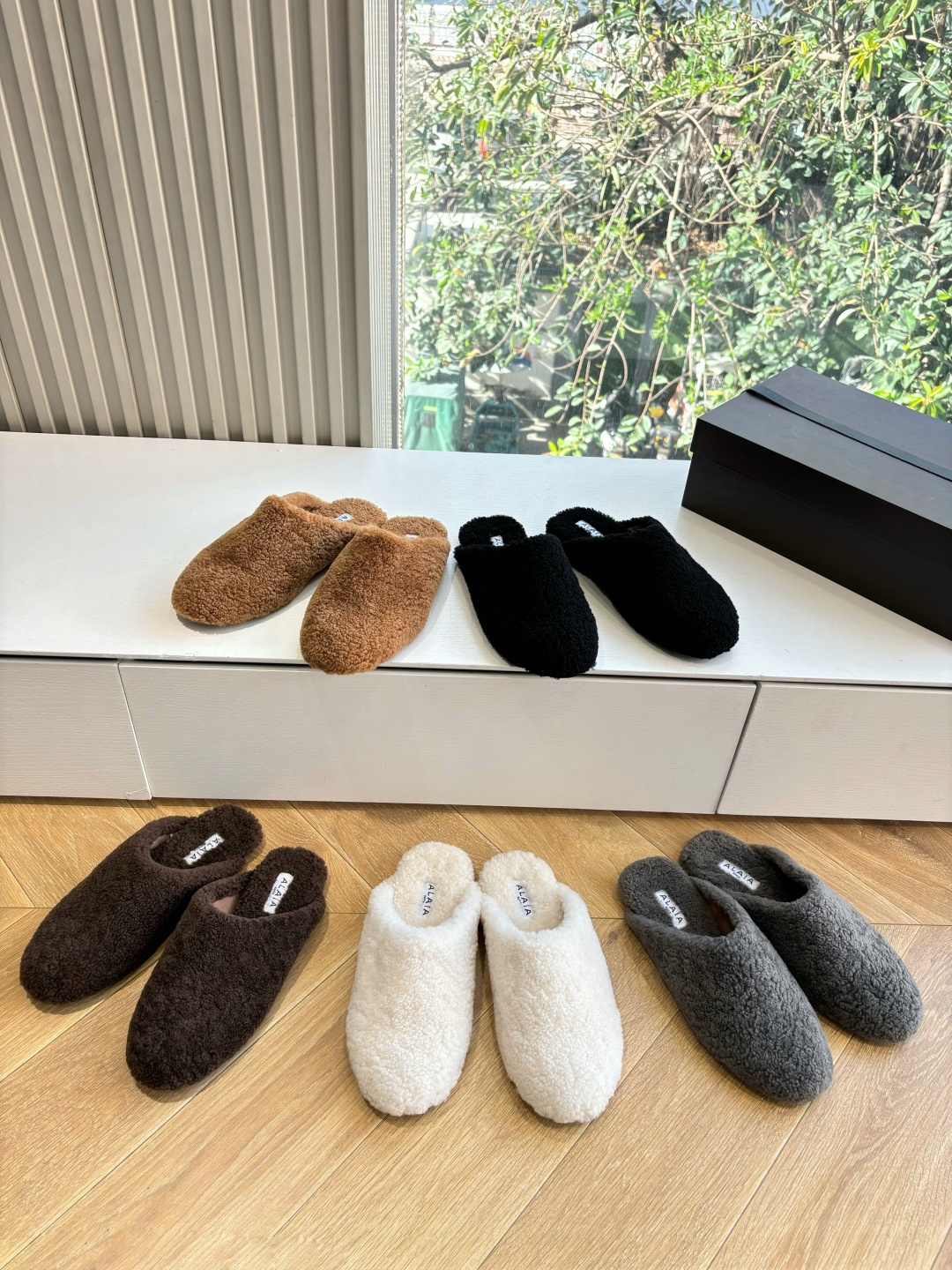 G241所见即所得代购级别原版购入法国一线奢侈品牌ALAIA 阿莱亚秋冬天真的要来咯！羊羔绒鞋～ Alaia奶呼呼的秋冬