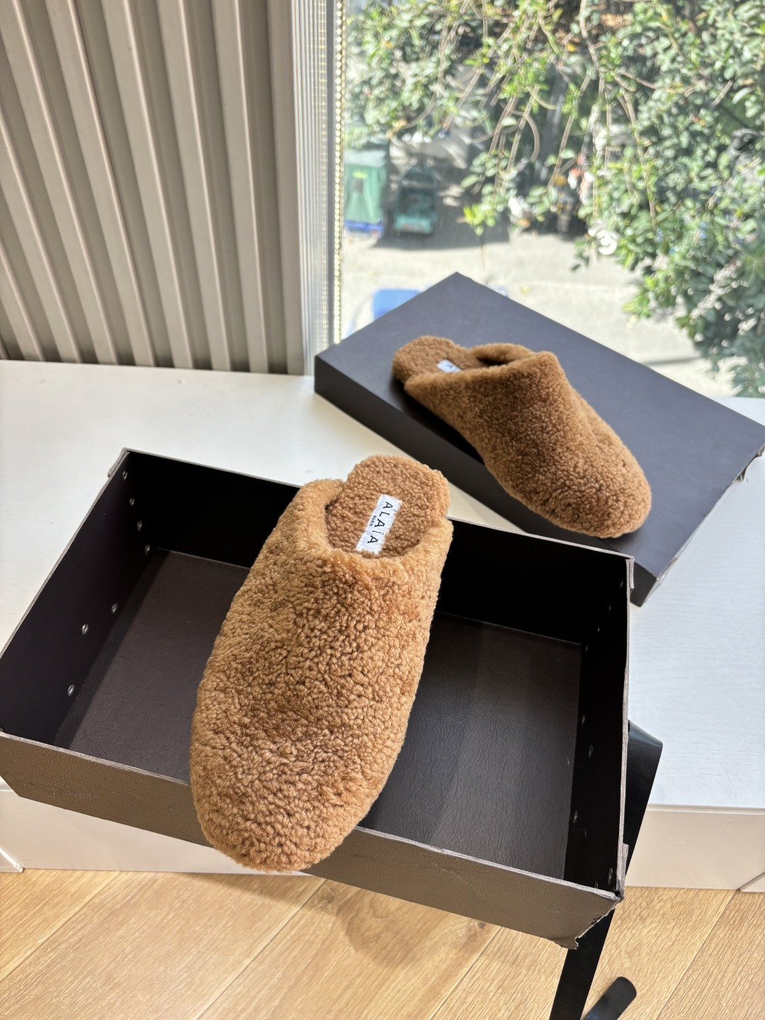 G241所见即所得代购级别原版购入法国一线奢侈品牌ALAIA 阿莱亚秋冬天真的要来咯!羊羔绒鞋~ Alaia奶呼呼的秋冬 G241所见即所得代购级别原版购入法国一线奢侈品牌ALAIA 阿莱亚秋冬天真的要来咯!羊羔绒鞋~ Alaia奶呼呼的秋冬