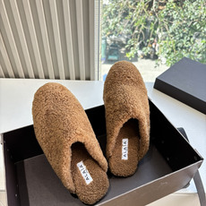 G241所见即所得代购级别原版购入法国一线奢侈品牌ALAIA 阿莱亚秋冬天真的要来咯!羊羔绒鞋~ Alaia奶呼呼的秋冬 G241所见即所得代购级别原版购入法国一线奢侈品牌ALAIA 阿莱亚秋冬天真的要来咯!羊羔绒鞋~ Alaia奶呼呼的秋冬
