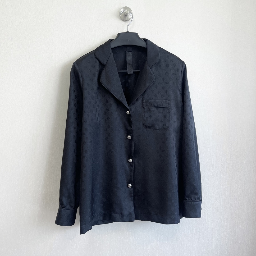 NO:702586,25SS new spring and summer new Chrome Hearts dark pattern set (the whole set of shirt/straight pants is not sold separately) Customized satin silk jacquard fabric Scout flower hardware silver-plated decoration Pockets, cuffs and trousers are all wrapped with strips and hemming, original workmanship, genuine leather label, same style for men and women, SMLXL four sizes, one set in stock, Chrome Hearts-clothing, chrome hearts, chrome hearts,1986090925SS春夏新款上新Chrome Hearts克罗心暗纹套装（整套衬衣/直筒裤 不单卖） 制定缎面丝滑提花面料 童军花五金镀银装饰 口袋袖口裤脚都包条包边做工很足原版 真皮皮标 男女同款 SMLXL四个码 现货一套,克罗心-服装,chrome hearts,chrome hearts,,Women's clothing