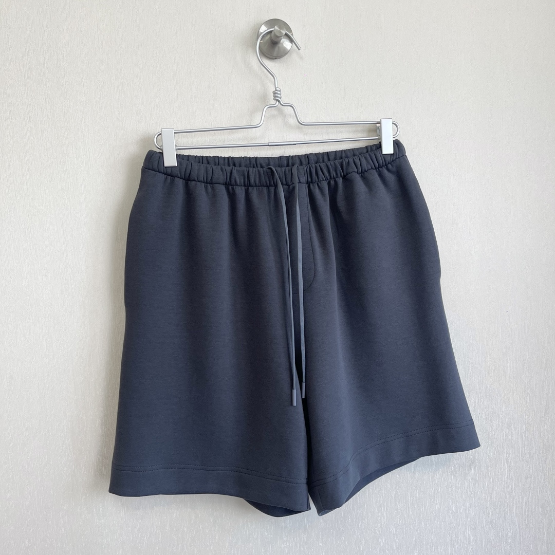 NO:755024,25SS new summer style new The Row casual loose shorts. Customized and selected Modal Tencel spandex fabric. Skin-friendly and comfortable. Loose fit upper body comfortable and necessary for summer. Carbon gray SMLXL four sizes. Ready stock, men's clothing, shorts,1986090925SS夏季新款上新The Row休闲宽松短裤 定制优选莫代尔天丝氨纶材质面料 亲肤舒适 宽松版型上身舒适夏天必备 碳灰色 SMLXL四个码 现货,男装,shorts,,Women's clothing