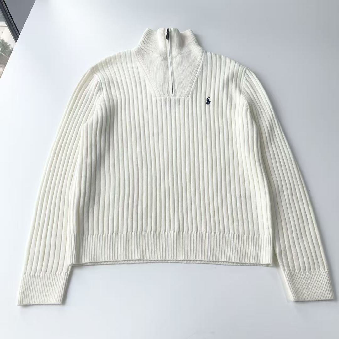 NO:723443,Raff zipper wool sweater, size S-M-L-XL, same style for men and women, apricot/blue, overall weight is about 360GSM, 50 wool blended sweater, crisp, the yarn is made of combed long-staple cotton. The embroidery uses Behringer machine imported from Japan, the pattern is consistent with the original, and the polo logo is perfectly engraved. The knitting process uses imported Stoll looms, and the cable weaving process perfectly reproduces the three-dimensional sense of the original. Men's clothing, sweaters,19860909拉夫拉链羊毛毛衣 码数S-M-L-XL 男女同款 杏/蓝 整体克重360GSM左右,50羊毛混纺毛衣,挺括, 毛纱采用精梳长绒棉 刺绣采用日本进口百灵达机台,和原版一致的花稿,完美复刻马球logo 编织工艺采用进口的斯托尔织机,绞花工艺完美复刻原版的立体感,男装,sweaters,,Women's clothing