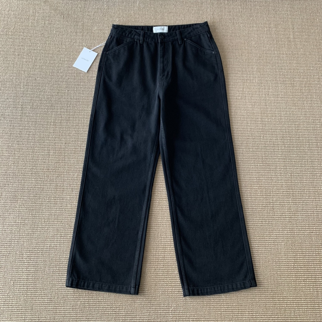 NO:820538,Lemaire straight-leg jeans are made of 12-ounce cotton brushed fabric with smooth drape. Customized ykk zipper. Genuine leather label. SMLXL code. Brown/black. Ready in stock, men's clothing, jeans,19860909Lemaire直筒牛仔裤 采用12安（盎司）棉磨毛面料 垂坠感流畅 定制ykk拉链 真皮皮标 smlxl码 咖色/黑色 现货,男装,jeans,,Women's clothing