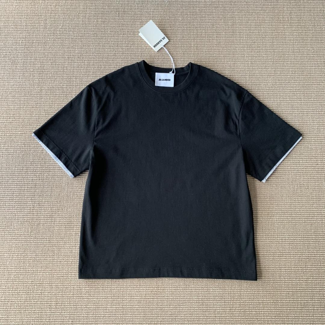 NO:820532,JIL SANDER super loose oversize version fake two-piece short-sleeved T-shirt. 290g pure cotton material spliced ​​with nylon-cotton spandex striped cuffs. Top rammed to make SMLXL code. Ready stock, men's clothing, jil sander, versace, T-shirt, tees, t-shirt,19860909JIL SANDER 超宽松oversize版型假两件短袖T恤 290克纯棉材质拼接锦棉氨纶条纹袖口 顶夯做smlxl码 现货,男装,jil sander,versace,T-shirt,tees，t-shirt,,Women's clothing