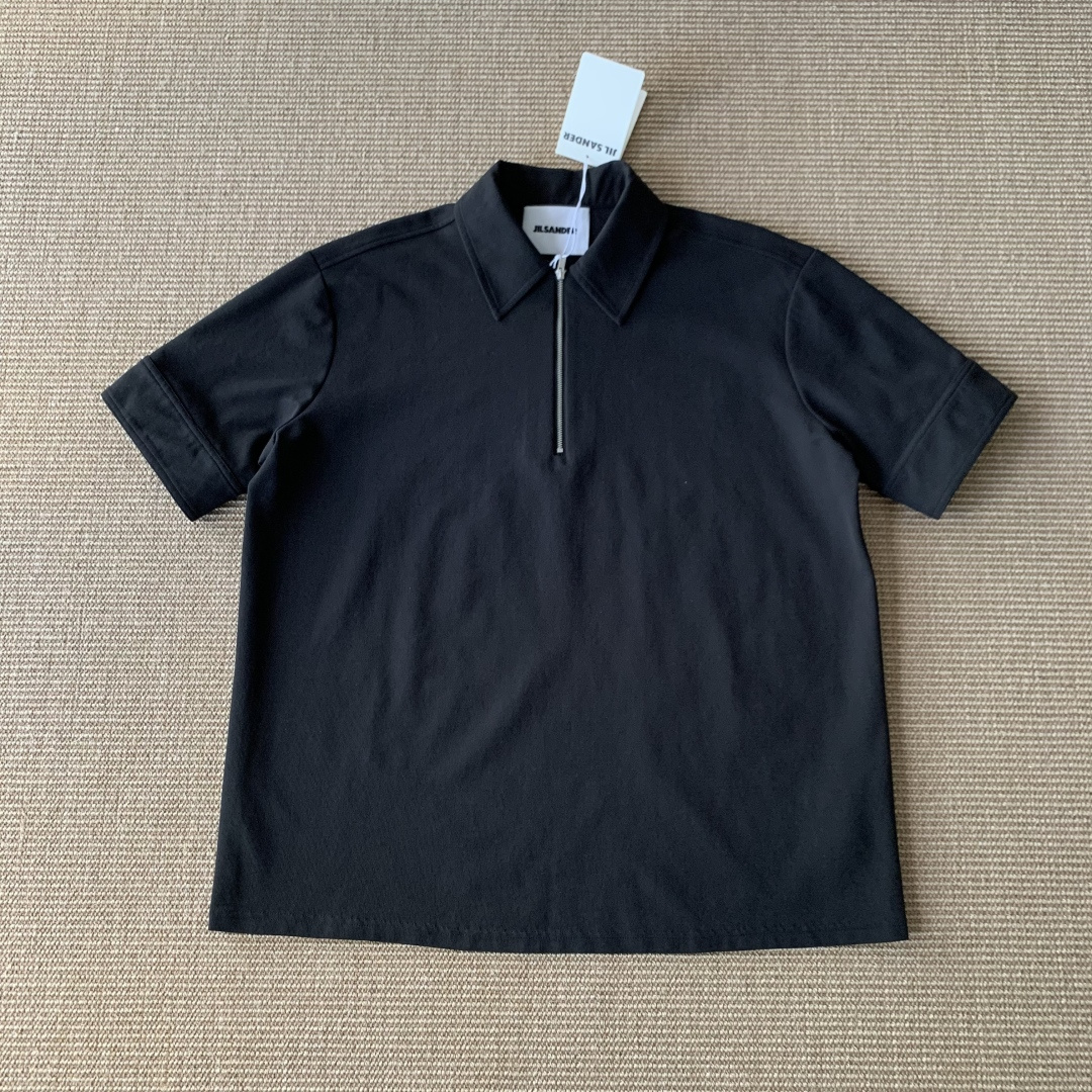 NO:820526,JIL SANDER cuff features cut polo collar zipper short-sleeved T-shirt 225 grams of masan double-sided 50 elastic fiber special material cuffs and collar spliced ​​nylon details in smlxl size ready stock, men's clothing, jil sander, T-shirt, tees, t-shirt,19860909JIL SANDER 袖口特点裁剪polo领拉链短袖T恤 225克麻桑双面50弹性纤维特殊材质 袖口衣领拼接锦纶细节做smlxl码 现货,男装,jil sander,T-shirt,tees，t-shirt,,Women's clothing