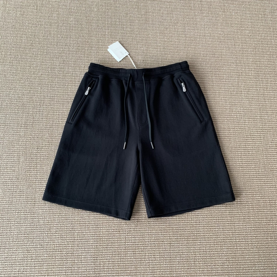 NO:820517,BRUNELLO CUCINELLI zipper pocket premium single shorts. 300 grams of dust-free spandex cotton material. The fabric is fluffy and stylish. Fully covered edges and inside out in SMLXL code. Ready stock, men's clothing, brunello cucinelli, shorts,19860909BRUNELLO CUCINELLI 拉链口袋高级单品短裤 300克无尘工艺氨纶棉材质 面料蓬松质感有型 全包边反里做smlxl码 现货,男装,brunello cucinelli,shorts,,Women's clothing