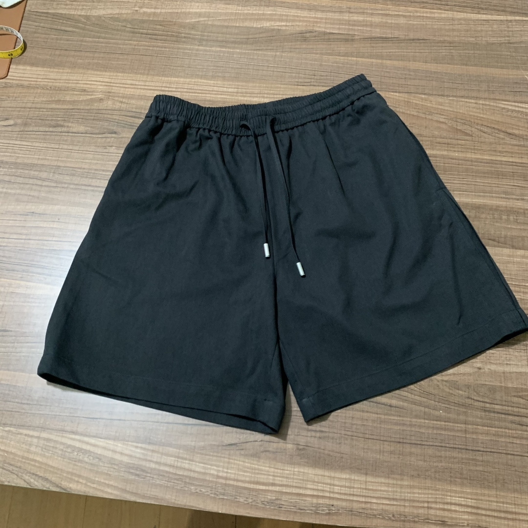 NO:820514,The Row drawstring side sleeve shorts. Made of twill cotton, nylon and viscose. Tailored design. Fully hemmed inside. Made in SMLXL size. Ready stock, men's clothing, shorts,19860909The Row抽绳侧边套节短裤 斜纹棉锦粘胶材质 裁剪设计款 内里全包边做smlxl码 现货,男装,shorts,,Women's clothing