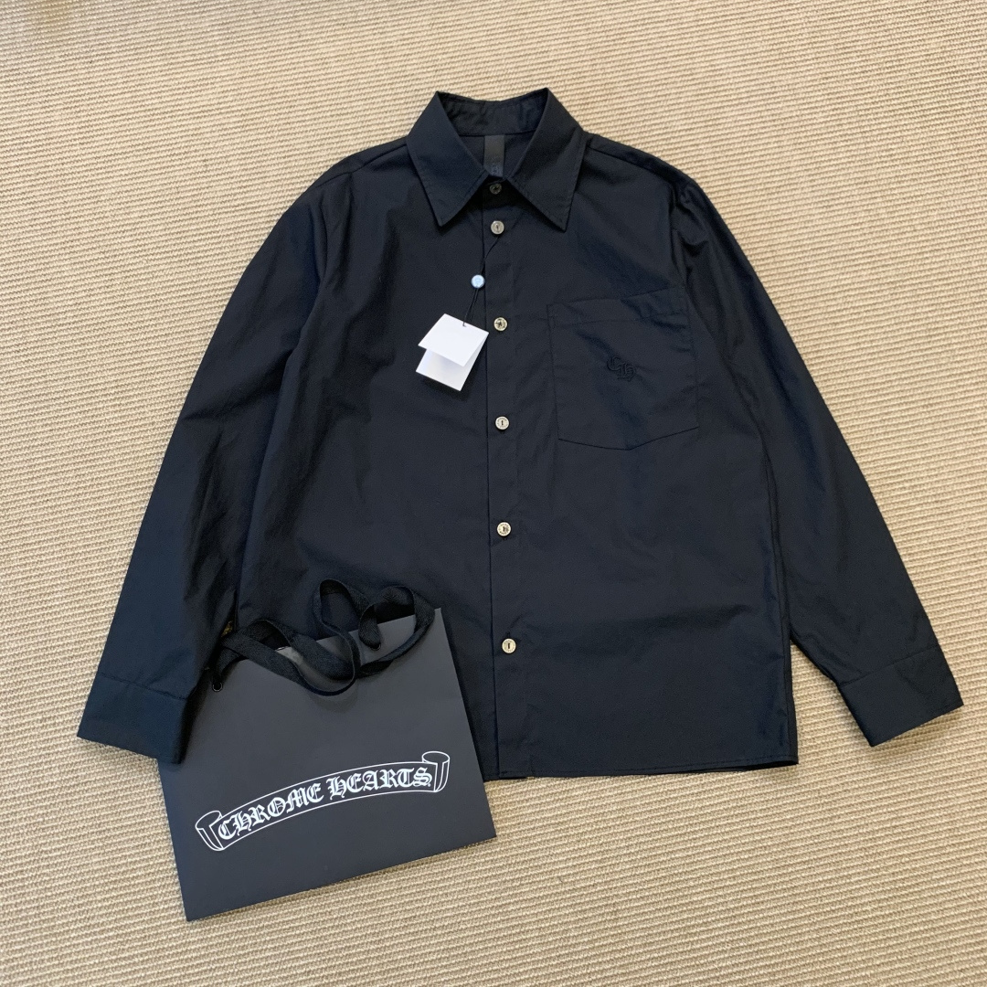 NO:820537,Chrome Hearts Chrome Hearts pocket Sanskrit embroidered shirt, cotton matte treatment, silver-plated distressed buttons, smlxl code, same style for men and women, in stock, men's clothing, chrome hearts, chrome hearts,19860909Chrome Hearts克罗心口袋梵文刺绣衬衣 棉哑光处理工艺 镀银做旧纽扣 smlxl码 男女同款 现货,男装,chrome hearts,chrome hearts,,Women's clothing