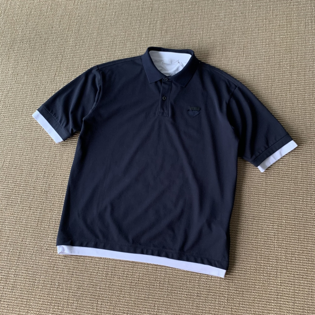 NO:862398,Prada custom-dyed sapphire blue fake two-piece polo collar short-sleeved T-shirt, piqué cotton, natural shell buttons, triangle logo details, smlxl code, in stock, Prada-clothing, prada, prada, T-shirt, tees, t-shirt,19860909Prada定染宝蓝假两件polo领短袖T恤 珠地棉 天然贝壳纽扣 三角标细节 smlxl码 现货,普拉达-服装,prada,prada,T-shirt,tees，t-shirt,,Women's clothing