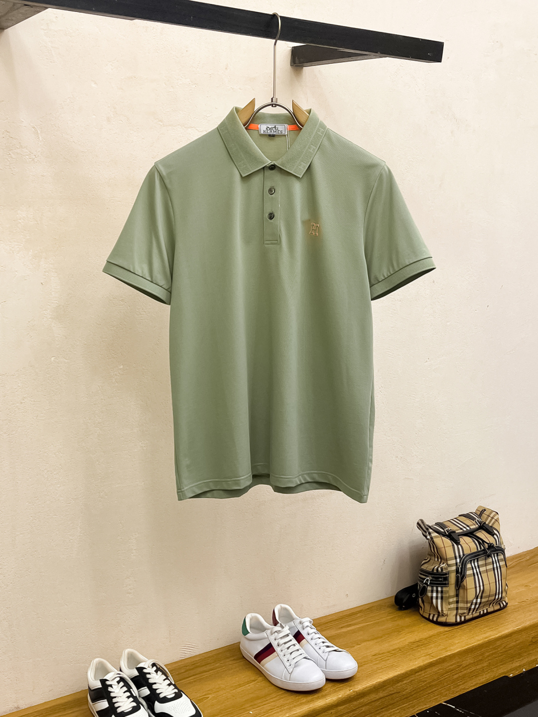 NO:116576,Hermes Xinjiang long velvet cotton fabric soft, comfortable and breathable 2025 summer limited short-sleeved Polo series -,,hermes,T-shirt,alexander wang19860909爱马仕 新疆长绒棉 面料柔软舒适透气 2025 夏季 限量款短袖Polo系列 -,,hermes,T-shirt,alexander wang,Men's clothing