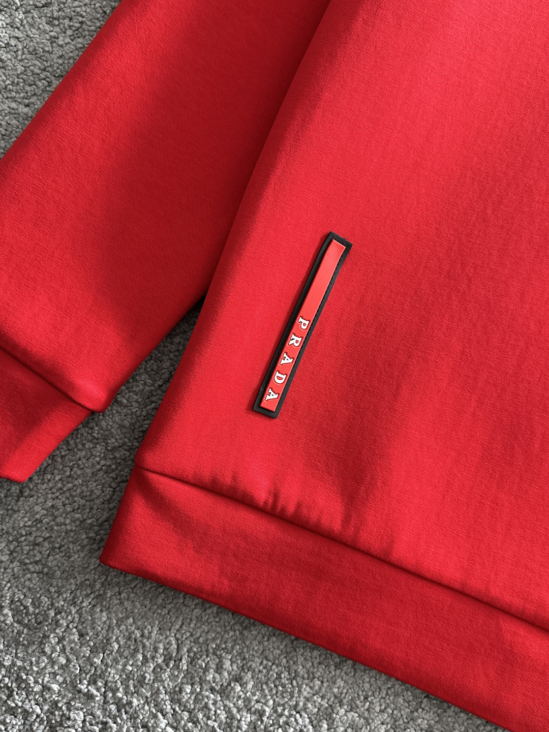 🌾 普拉达 2025早秋新款 顶级版本 最新款空气层 卫衣独家发售！原版复刻，独家设计，超强工艺！极其奢