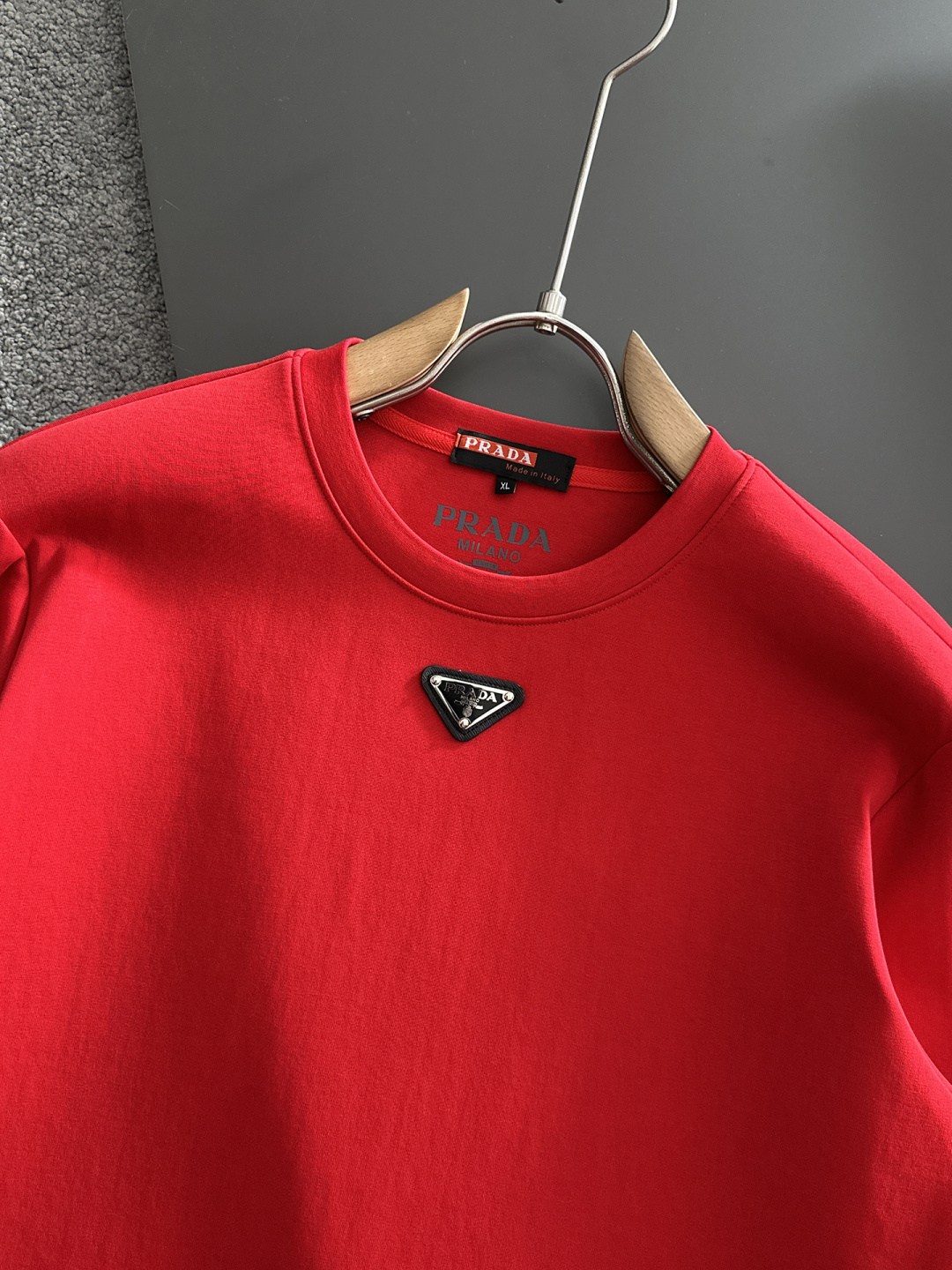 🌾 普拉达 2025早秋新款 顶级版本 最新款空气层 卫衣独家发售！原版复刻，独家设计，超强工艺！极其奢