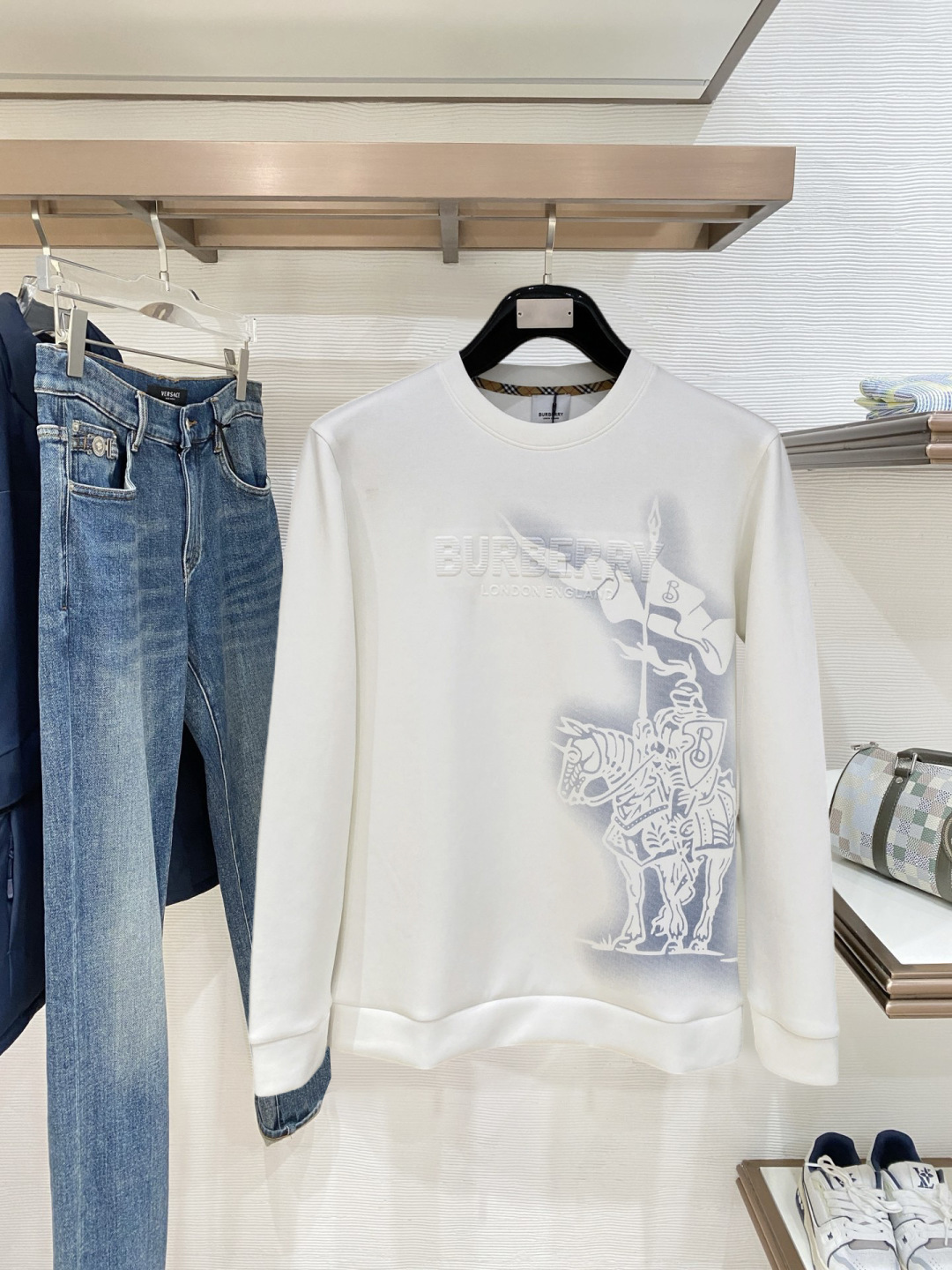 NO:728219,Support the new Burberry 2025 early autumn new top version of the latest air layer sweatshirt for exclusive sale after the new year!  Original replica, exclusive design, super craftsmanship!  Extremely luxurious!  The pattern is awesome!  Size M-4xl,,burberry,hoodie,sweatshirts,19860909支持年后 巴宝莉 2025早秋新款 顶级版本 最新款空气层 卫衣独家发售！原版复刻,独家设计,超强工艺！极其奢华！版型超赞！尺码M-4xl,,burberry,hoodie,sweatshirts,,Men's clothing