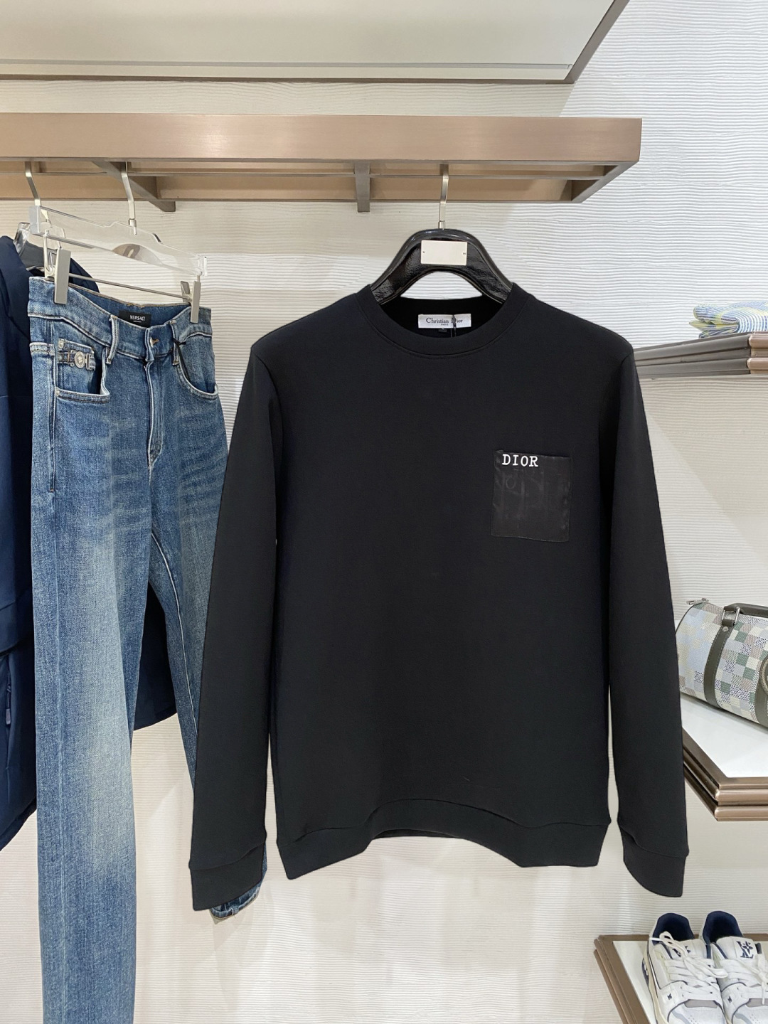 NO:728206,Support the new Dior 2025 early autumn new top version of the latest air layer sweatshirt for exclusive sale after the new year!  Original replica, exclusive design, super craftsmanship!  Extremely luxurious!  The pattern is awesome!  Size M-4xl,,dior,hoodie,sweatshirts,19860909支持年后 迪奥 2025早秋新款 顶级版本 最新款空气层 卫衣独家发售！原版复刻,独家设计,超强工艺！极其奢华！版型超赞！尺码M-4xl,,dior,hoodie,sweatshirts,,Men's clothing