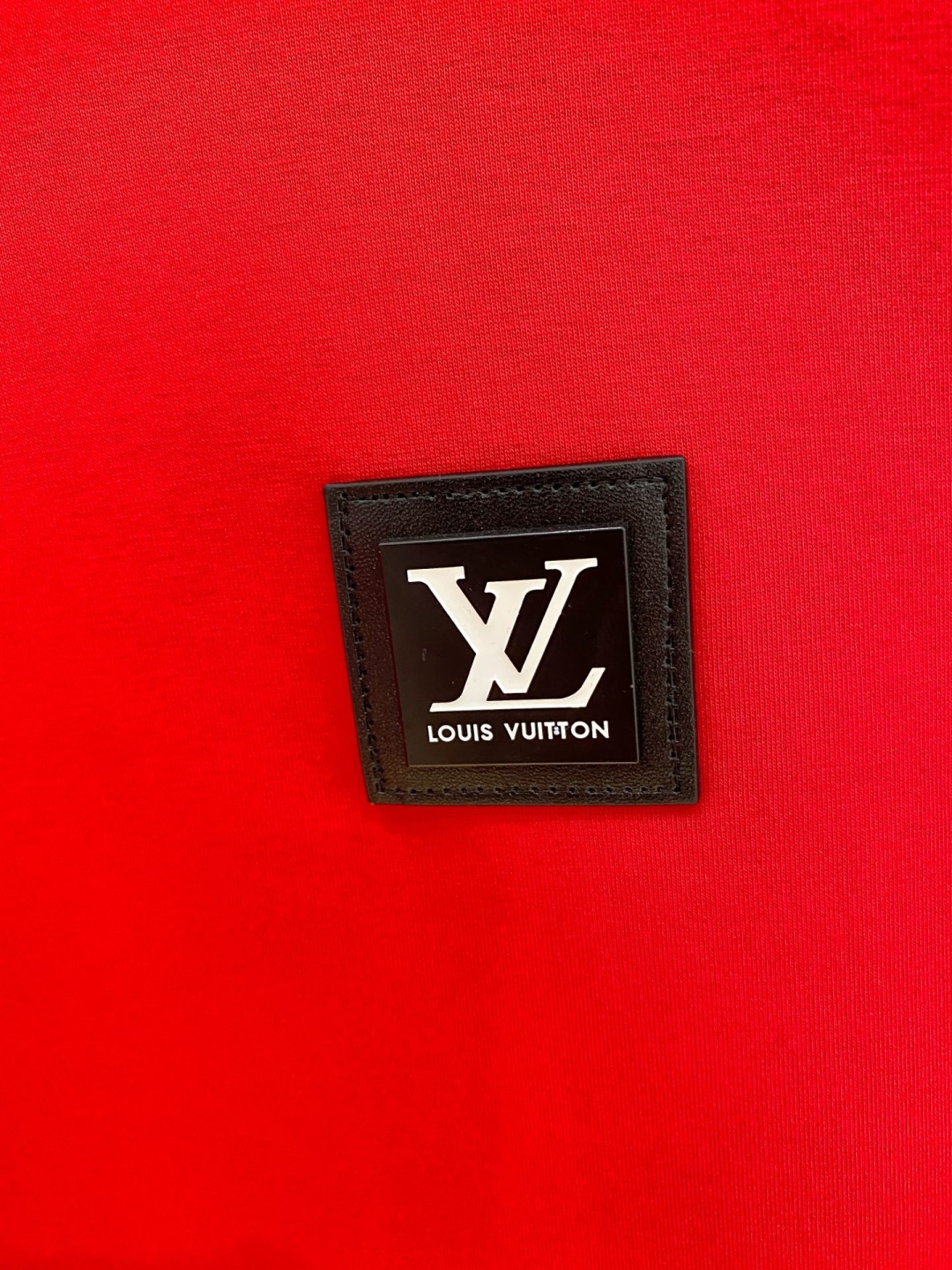 Lv 新年中国红 2025秋冬新款 顶级版本 最新款空气层 卫衣独家发售！原版复刻，独家设计，超强工艺！