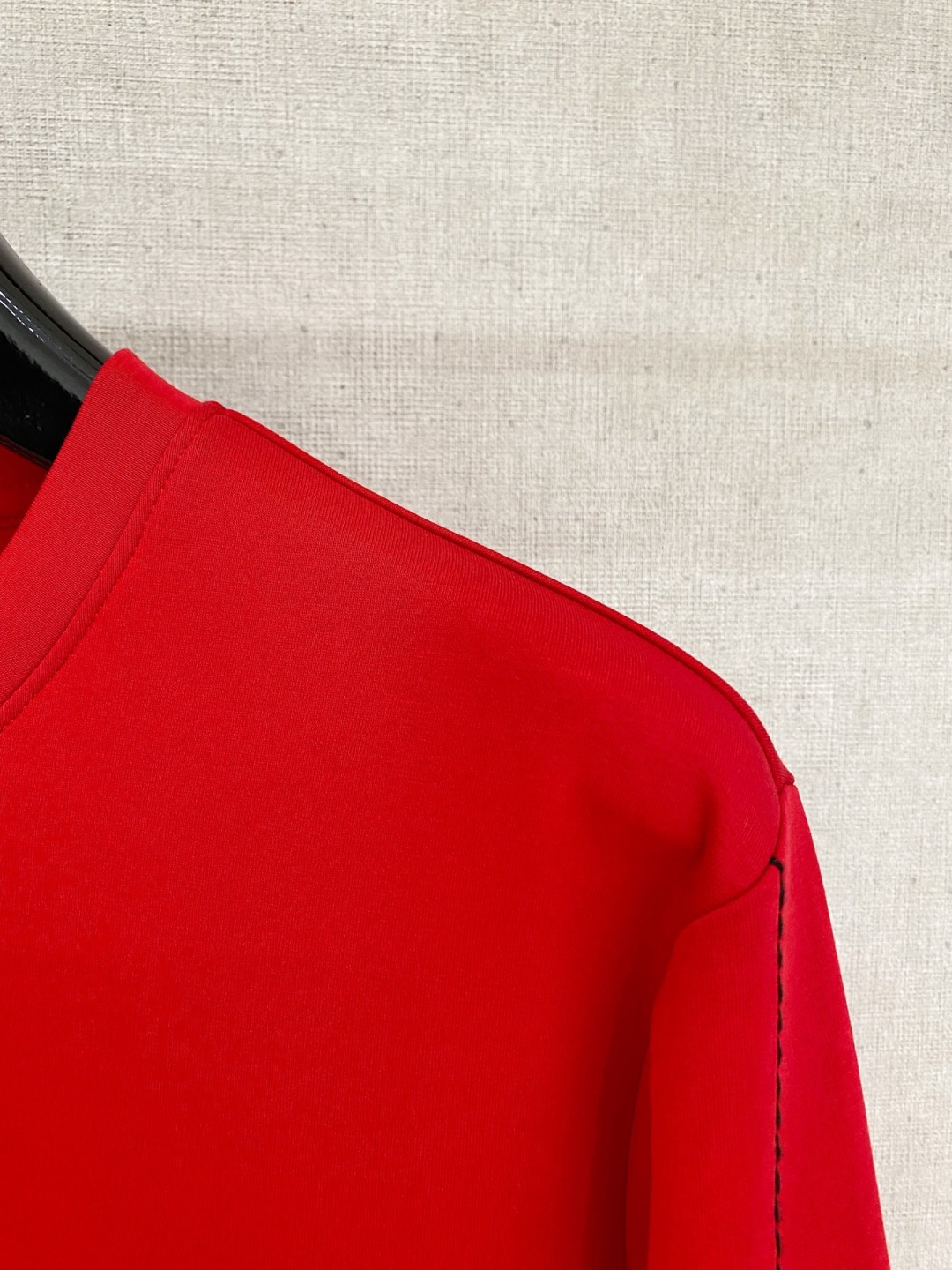 Lv 新年中国红 2025秋冬新款 顶级版本 最新款空气层 卫衣独家发售！原版复刻，独家设计，超强工艺！