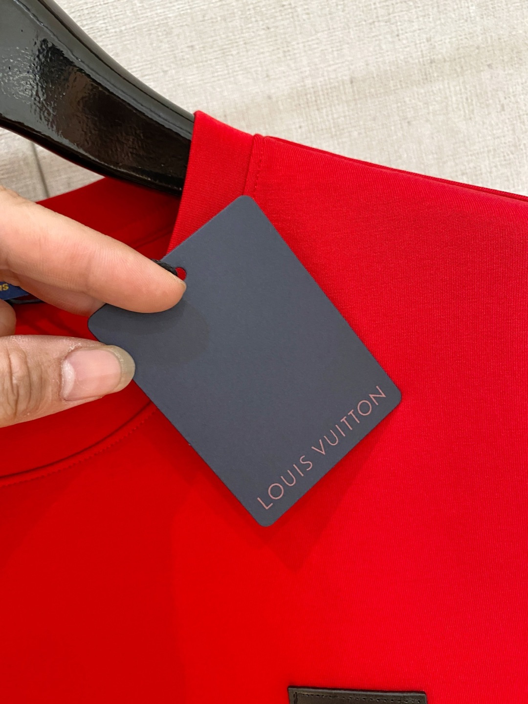 Lv 新年中国红 2025秋冬新款 顶级版本 最新款空气层 卫衣独家发售！原版复刻，独家设计，超强工艺！