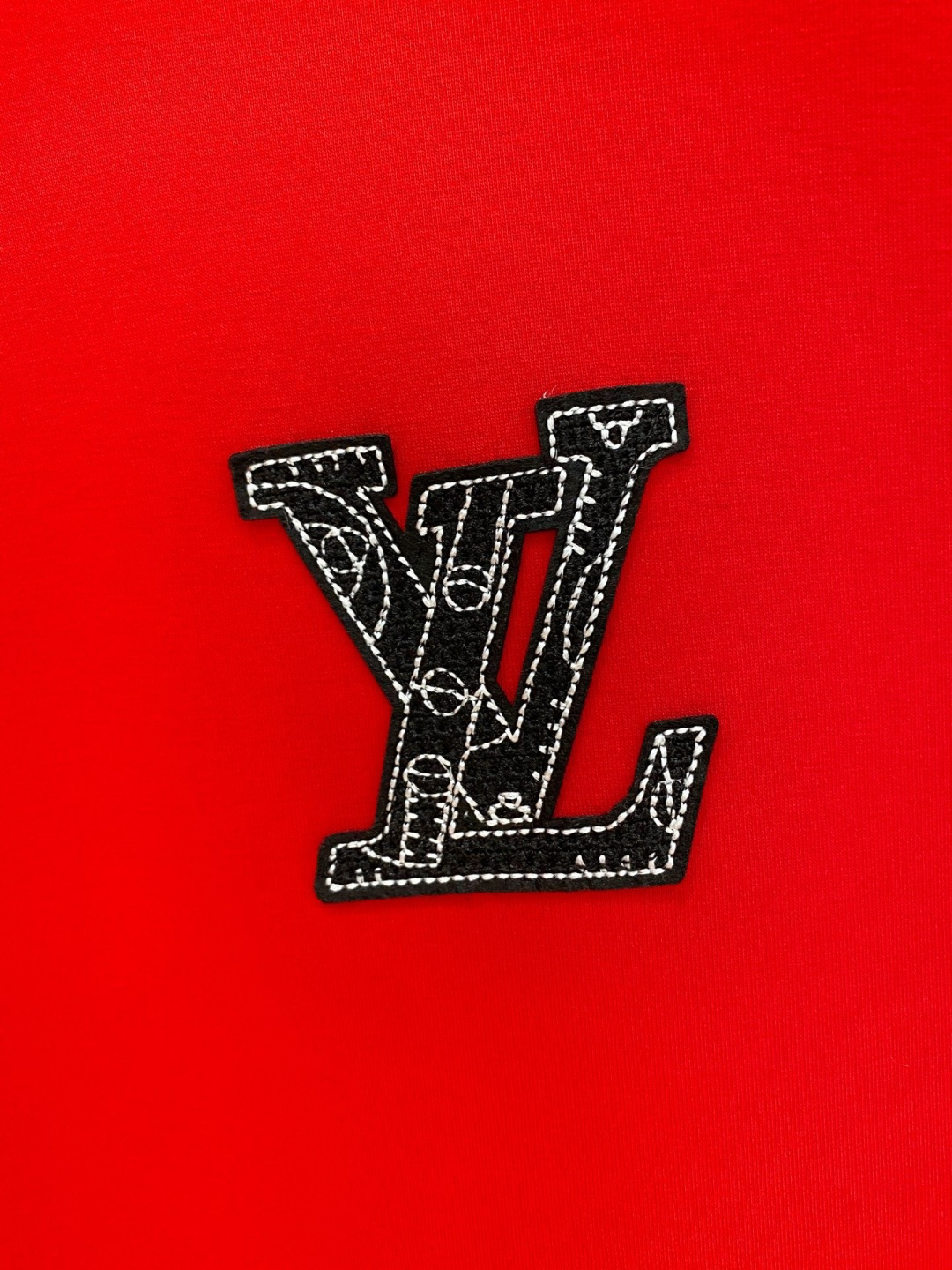 Lv 新年中国红 2025秋冬新款 顶级版本 最新款空气层 卫衣独家发售！原版复刻，独家设计，超强工艺！