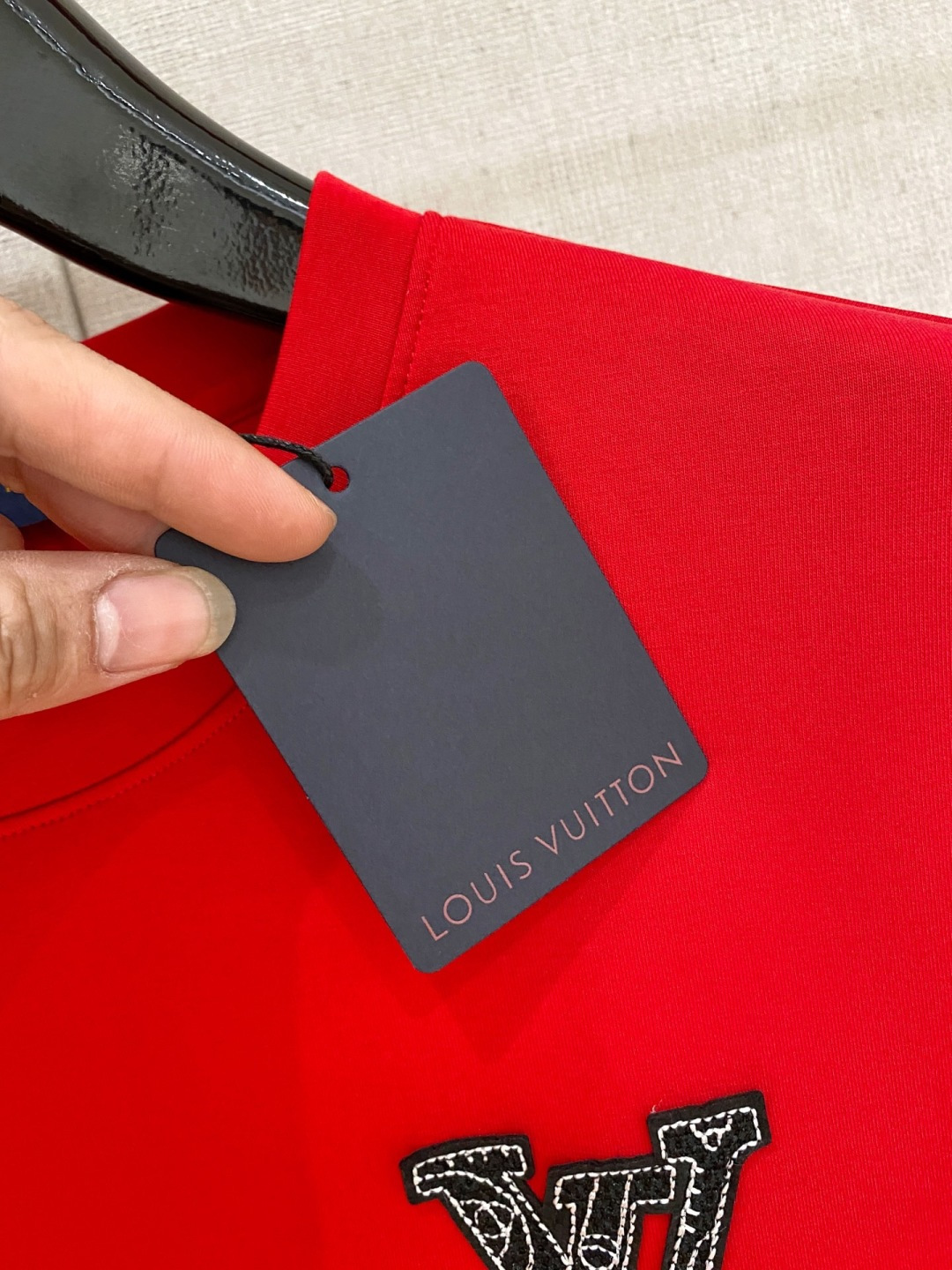 Lv 新年中国红 2025秋冬新款 顶级版本 最新款空气层 卫衣独家发售！原版复刻，独家设计，超强工艺！