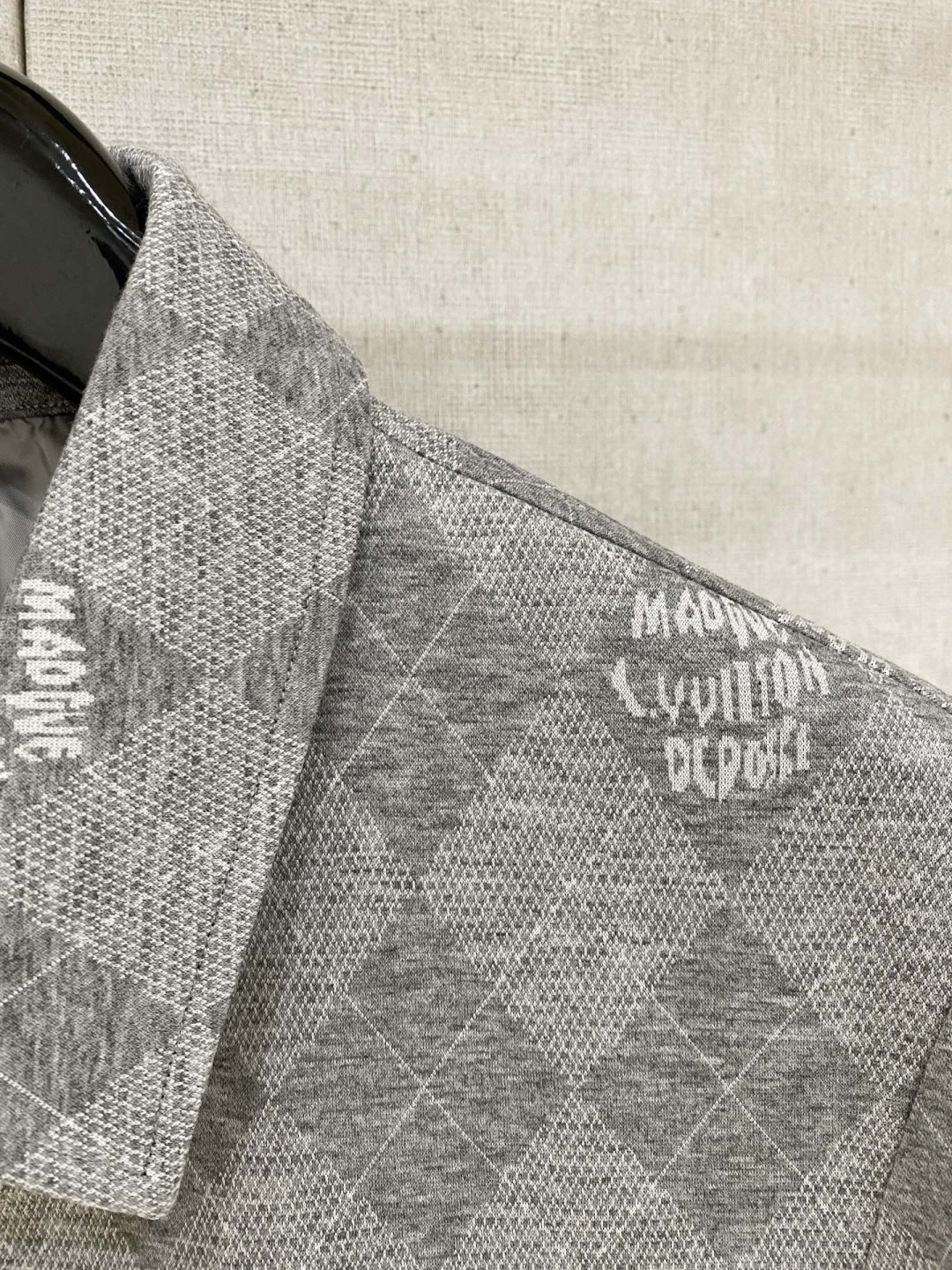 🌾 LV 2025 早秋新款爆款专柜新款休闲时尚夹克 超前卫设计风格 细腻舒适 穿着非常轻便不易起皱。多