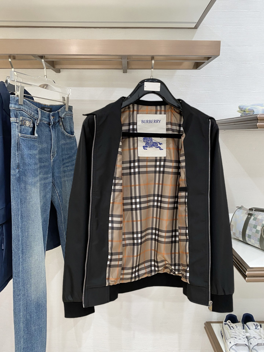 🌾 巴宝莉 2025 早秋新款爆款专柜新款休闲时尚夹克 超前卫设计风格 细腻舒适 穿着非常轻便不易起皱。