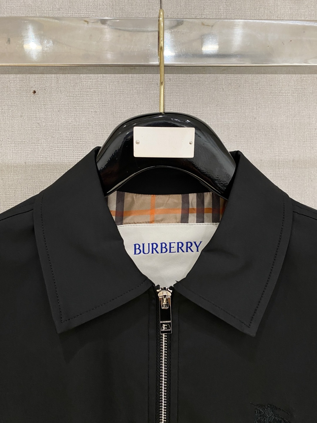 🌾 巴宝莉 2025 早秋新款爆款专柜新款休闲时尚夹克 超前卫设计风格 细腻舒适 穿着非常轻便不易起皱。