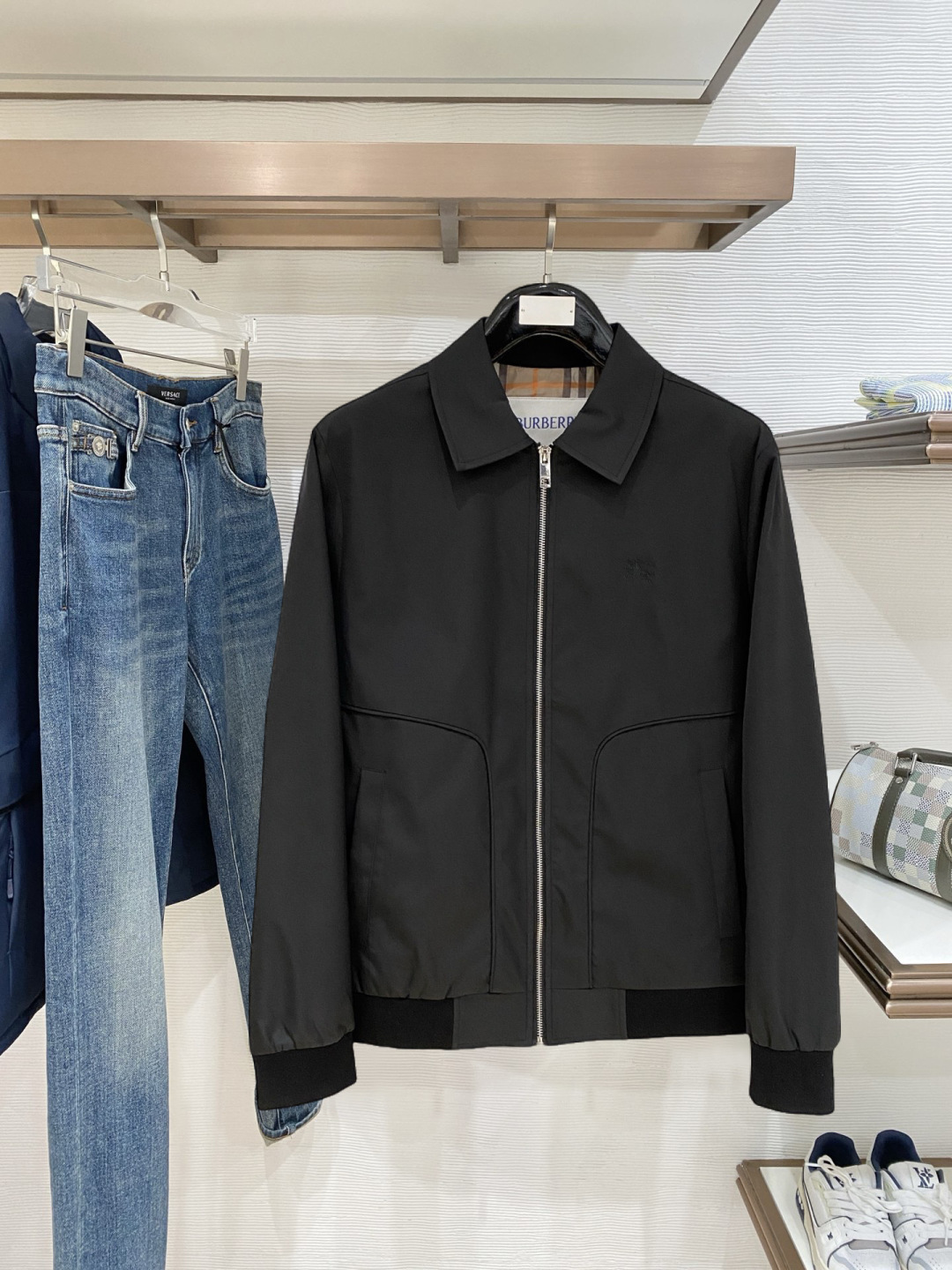 🌾 巴宝莉 2025 早秋新款爆款专柜新款休闲时尚夹克 超前卫设计风格 细腻舒适 穿着非常轻便不易起皱。