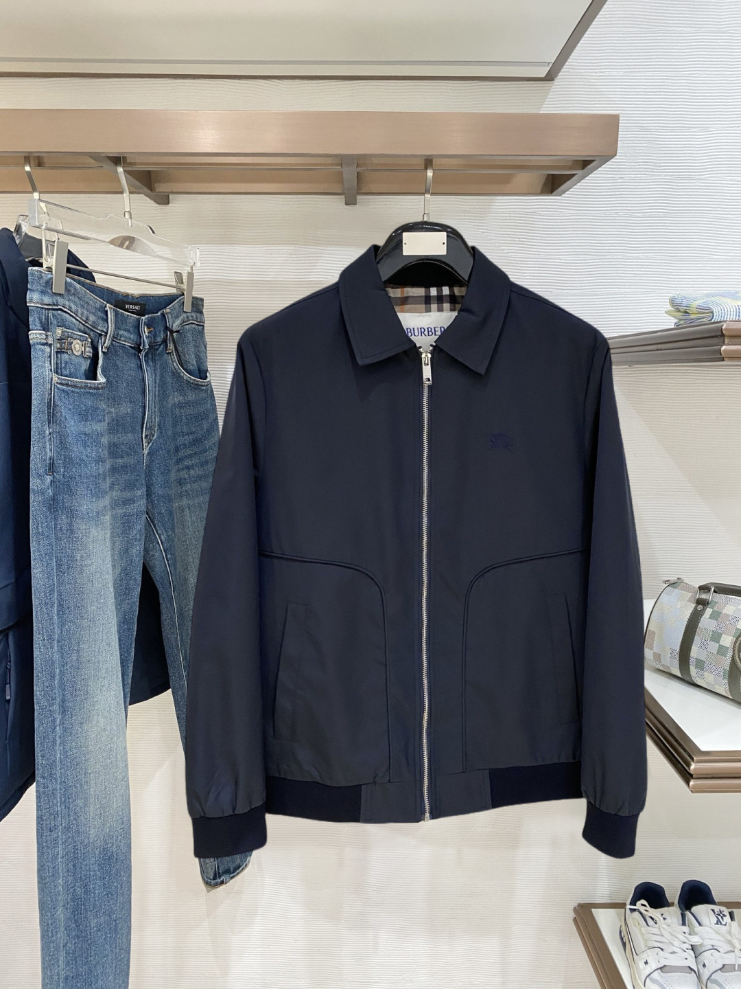 🌾 巴宝莉 2025 早秋新款爆款专柜新款休闲时尚夹克 超前卫设计风格 细腻舒适 穿着非常轻便不易起皱。