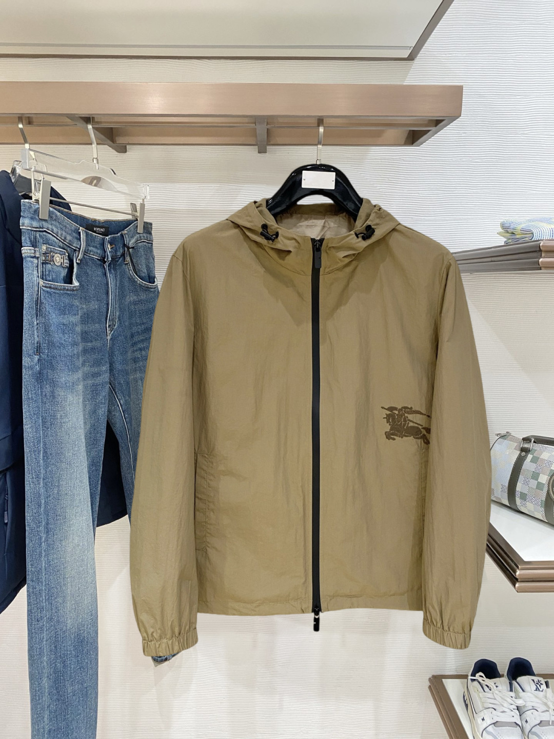 🌾 巴宝莉 2025 早秋新款爆款专柜新款休闲时尚夹克 超前卫设计风格 细腻舒适 穿着非常轻便不易起皱。