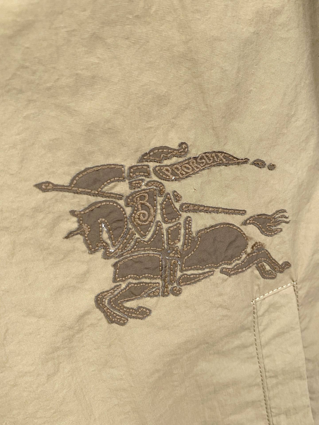 🌾 巴宝莉 2025 早秋新款爆款专柜新款休闲时尚夹克 超前卫设计风格 细腻舒适 穿着非常轻便不易起皱。