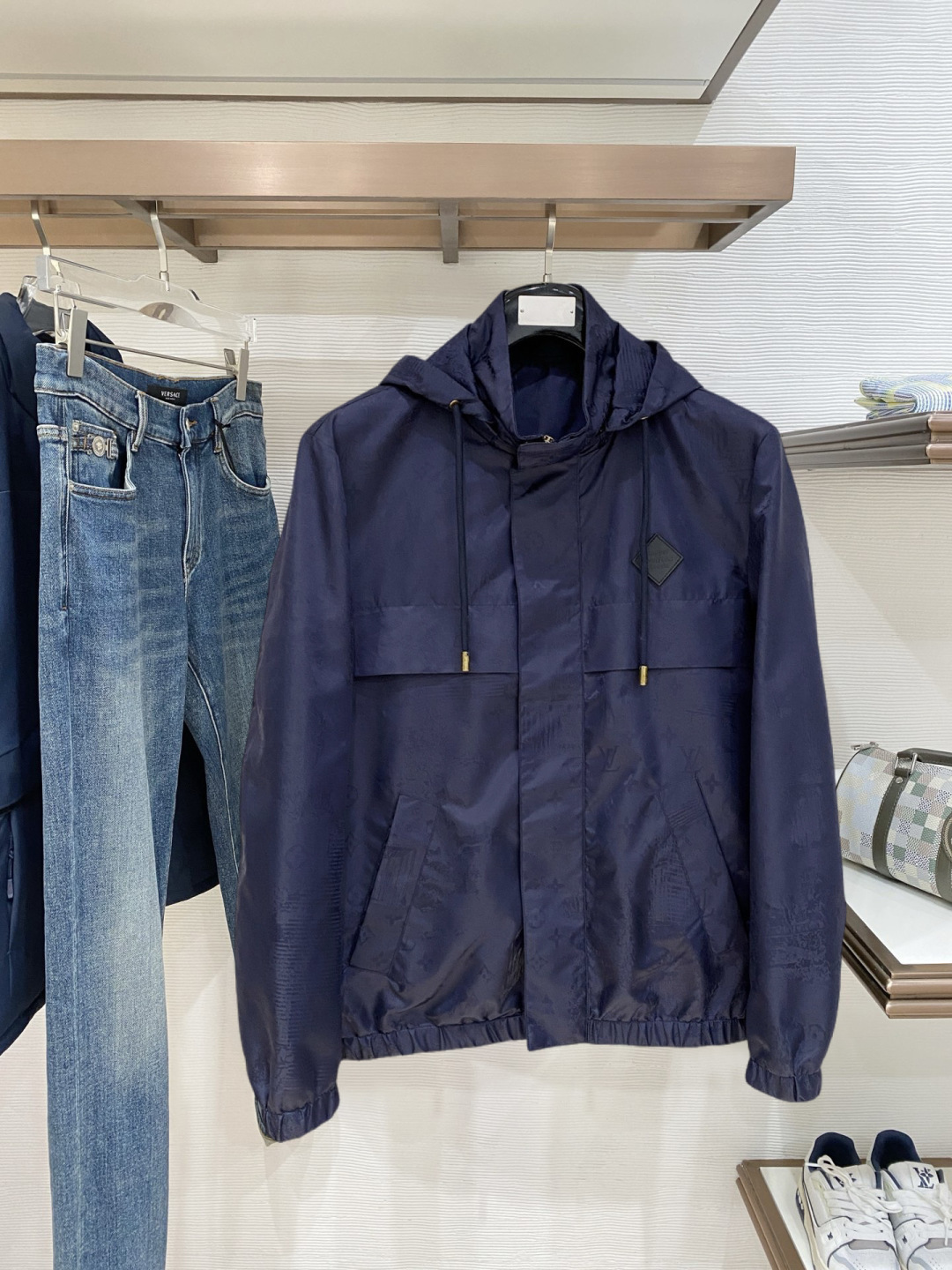 🌾 LV 2025 早秋新款爆款专柜新款休闲时尚夹克 超前卫设计风格 细腻舒适 穿着非常轻便不易起皱。多