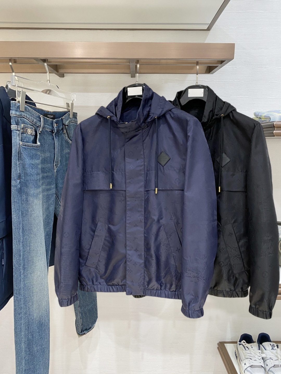 🌾 LV 2025 早秋新款爆款专柜新款休闲时尚夹克 超前卫设计风格 细腻舒适 穿着非常轻便不易起皱。多