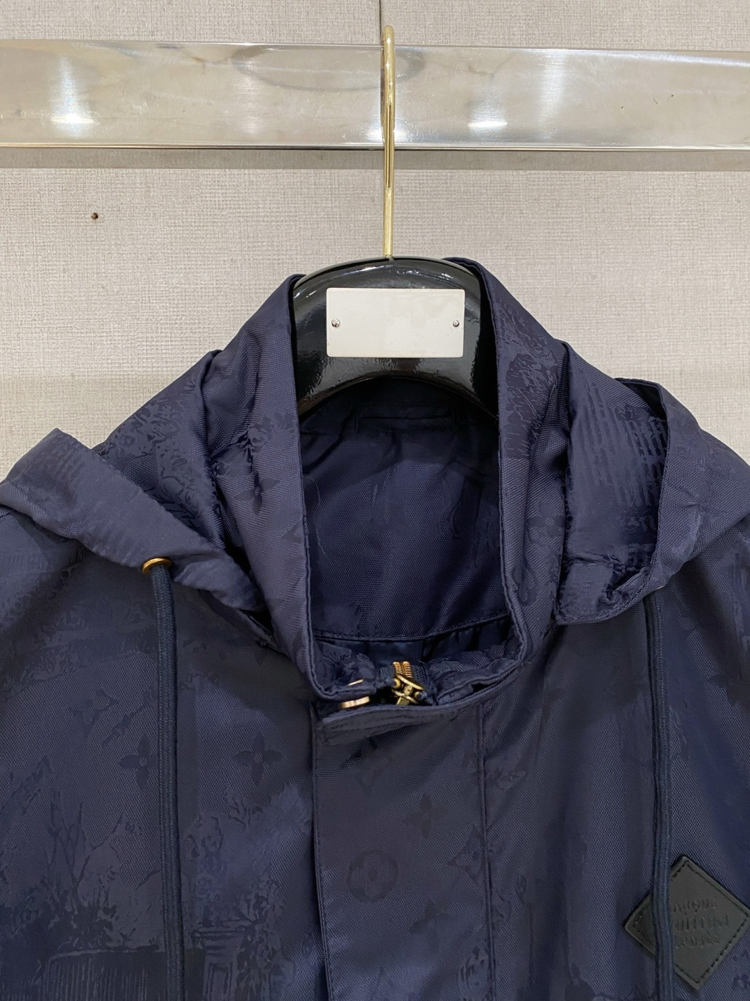 🌾 LV 2025 早秋新款爆款专柜新款休闲时尚夹克 超前卫设计风格 细腻舒适 穿着非常轻便不易起皱。多