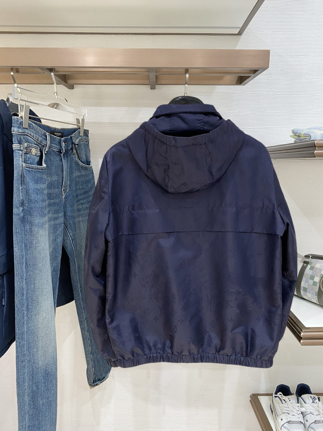 🌾 LV 2025 早秋新款爆款专柜新款休闲时尚夹克 超前卫设计风格 细腻舒适 穿着非常轻便不易起皱。多