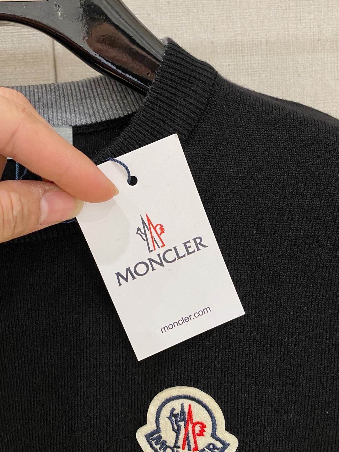 🌾 蒙口 2025秋冬 羊毛混纺套头针织毛衣很有亮点细节上凸显质感 整体设计上身时尚而赋予现代气息感合体