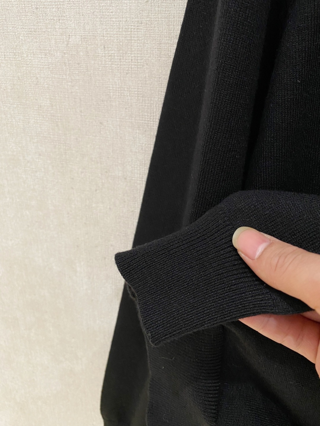 🌾 蒙口 2025秋冬 羊毛混纺套头针织毛衣很有亮点细节上凸显质感 整体设计上身时尚而赋予现代气息感合体