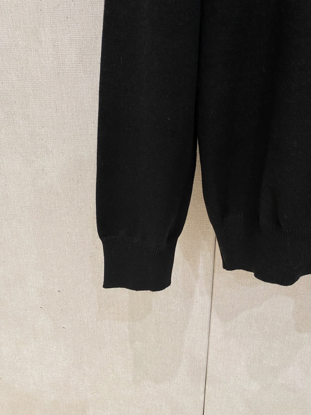 🌾 蒙口 2025秋冬 羊毛混纺套头针织毛衣很有亮点细节上凸显质感 整体设计上身时尚而赋予现代气息感合体