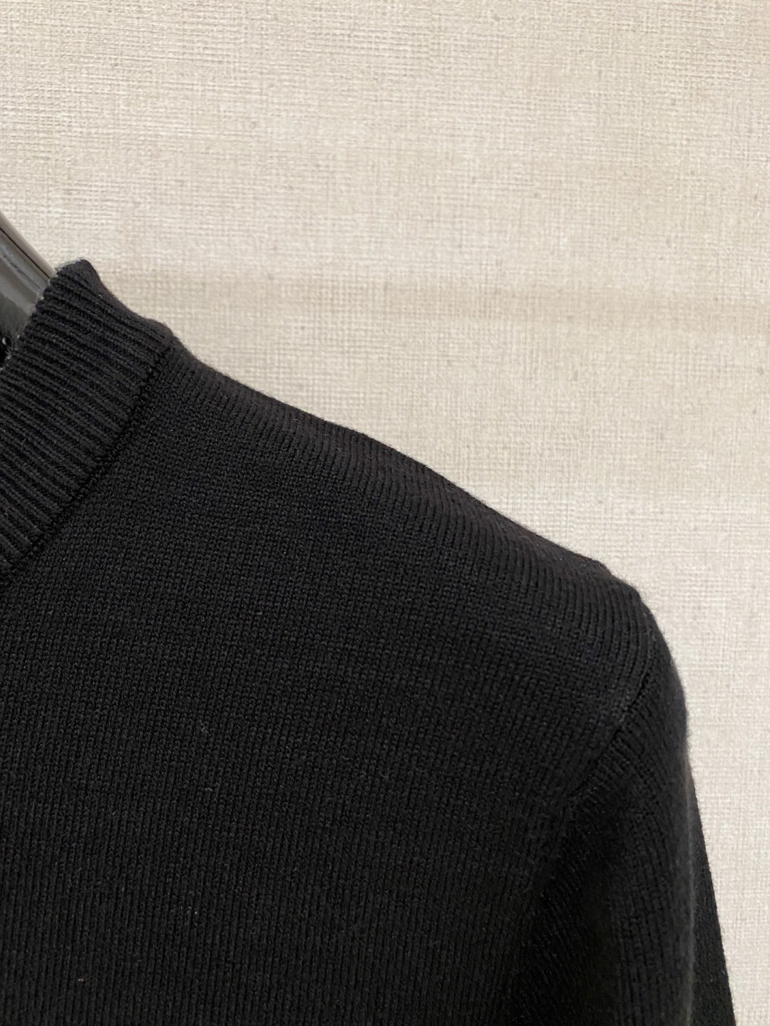 🌾 蒙口 2025秋冬 羊毛混纺套头针织毛衣很有亮点细节上凸显质感 整体设计上身时尚而赋予现代气息感合体