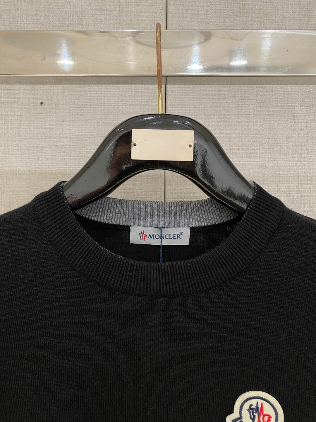 🌾 蒙口 2025秋冬 羊毛混纺套头针织毛衣很有亮点细节上凸显质感 整体设计上身时尚而赋予现代气息感合体