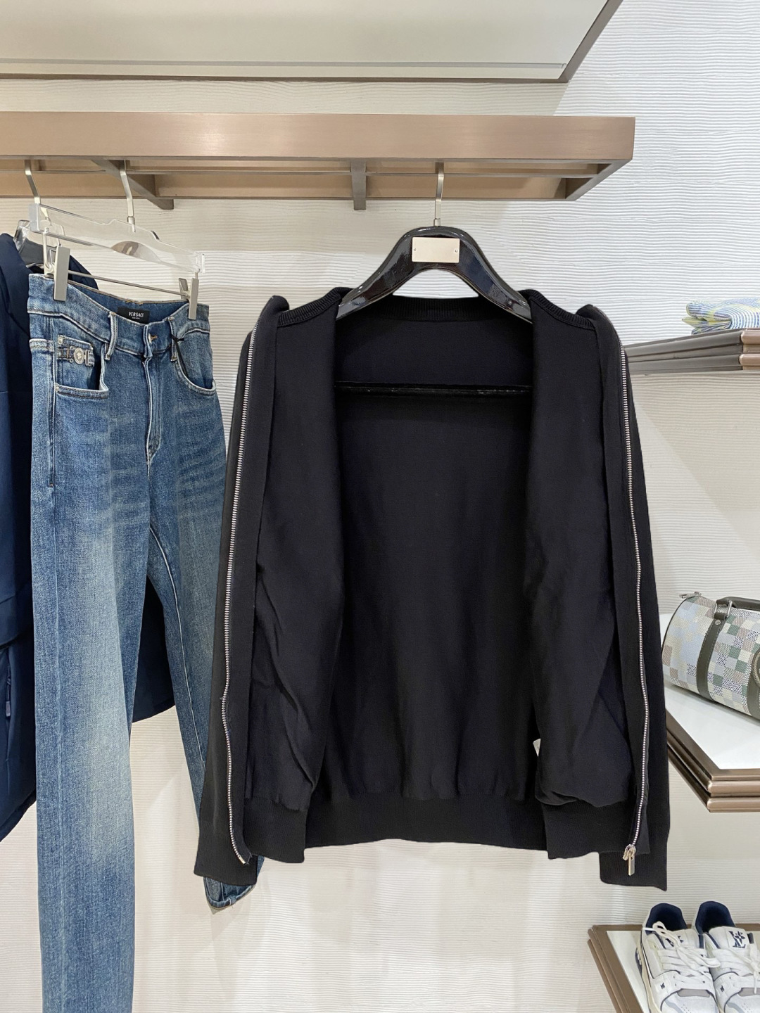 🌾 🌾 始祖鸟 2025新品羊毛衣外套 具有手感细腻柔软，可直接与肌肤接触，让暖心的纱线变化出细腻的质感