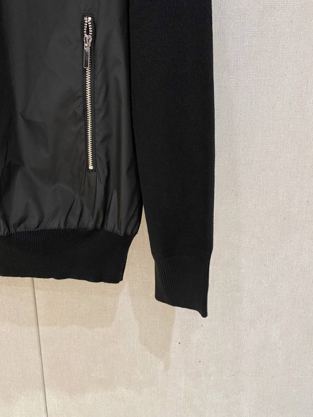 🌾 🌾 始祖鸟 2025新品羊毛衣外套 具有手感细腻柔软，可直接与肌肤接触，让暖心的纱线变化出细腻的质感