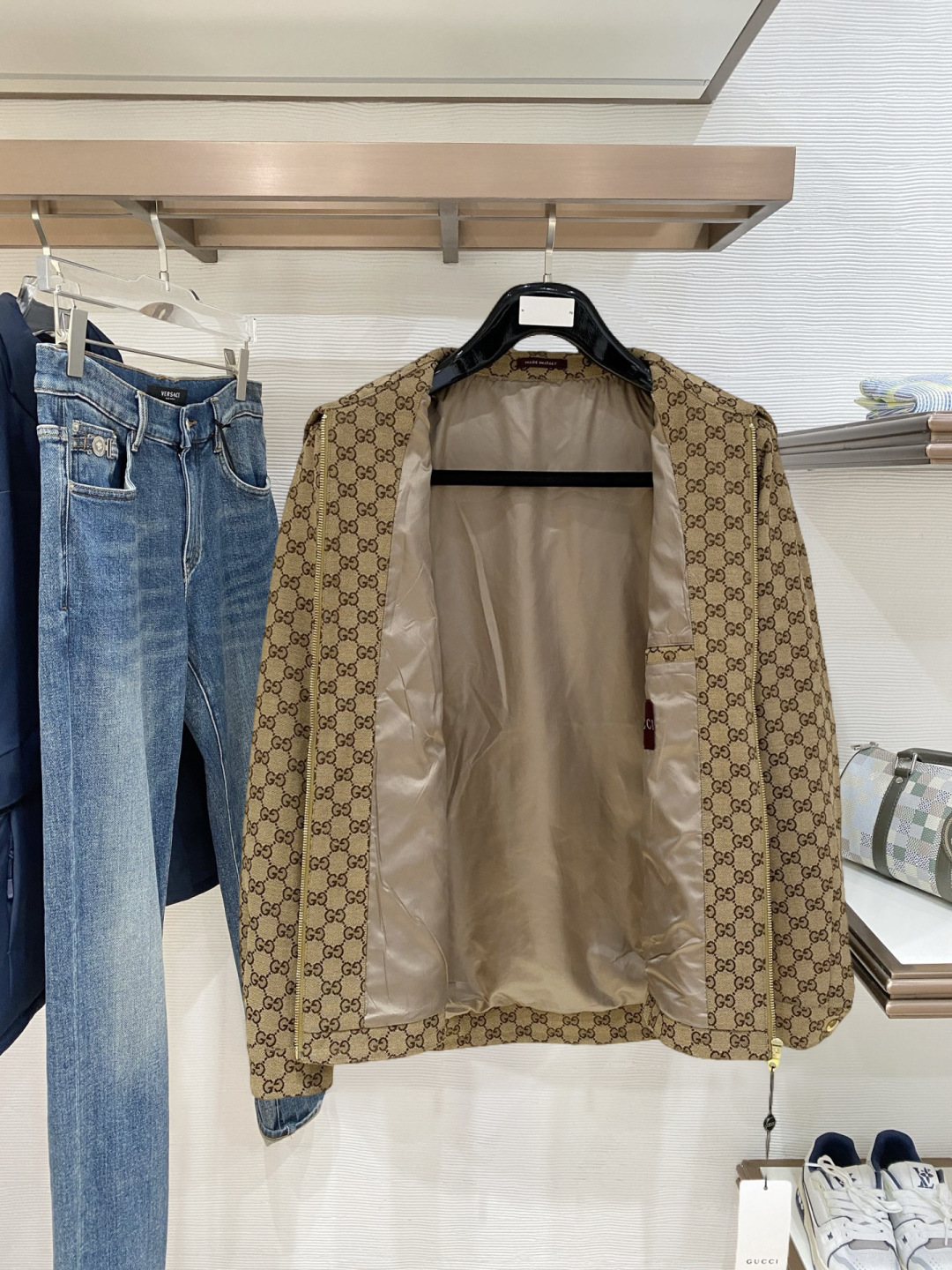 🌾 古驰 2025 早秋新款爆款专柜新款休闲时尚夹克 超前卫设计风格 细腻舒适 穿着非常轻便不易起皱。多