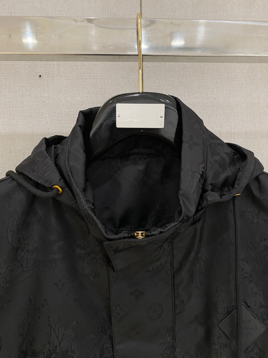 🌾 LV 2025 早秋新款爆款专柜新款休闲时尚夹克 超前卫设计风格 细腻舒适 穿着非常轻便不易起皱。多