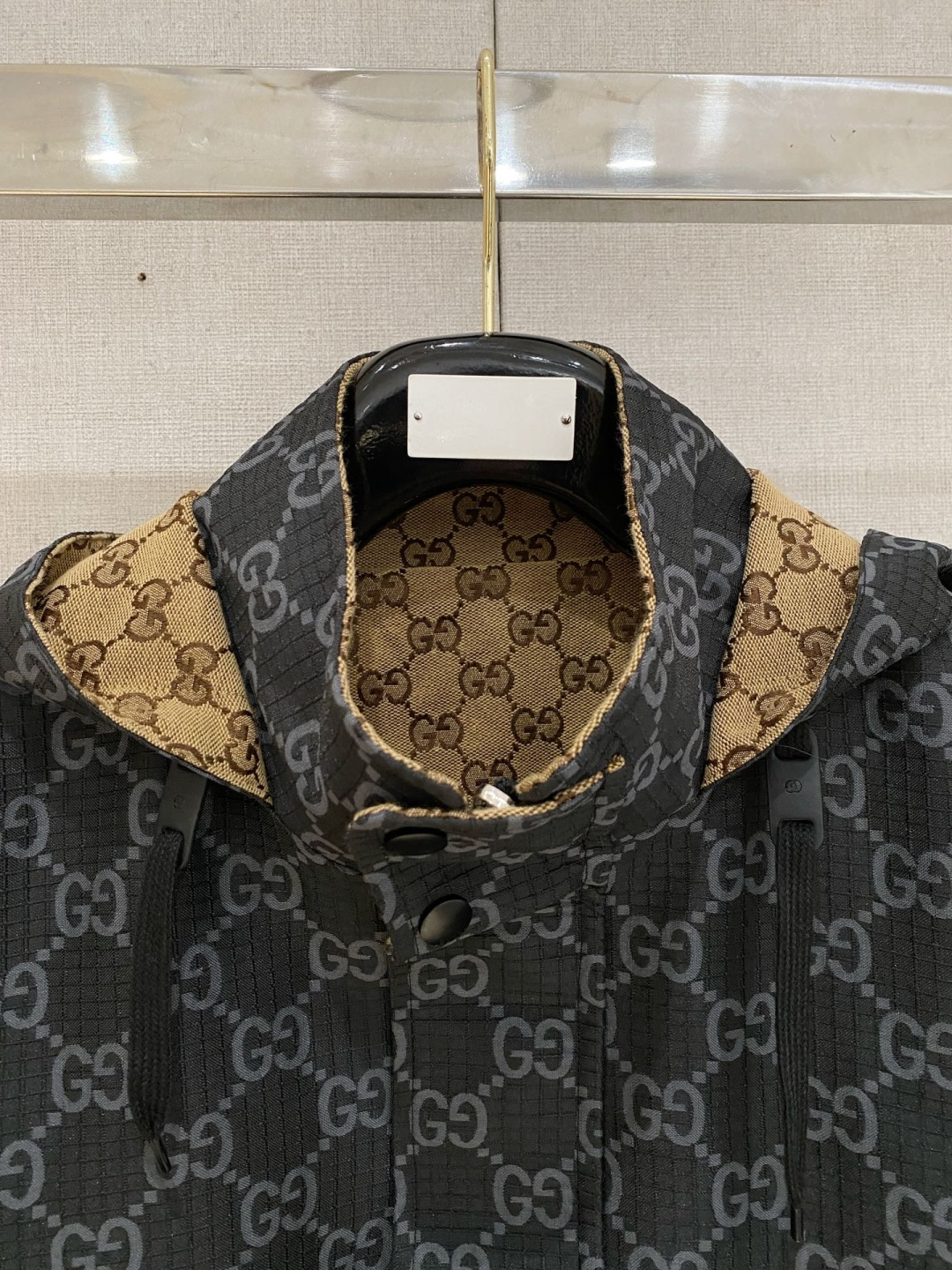 🌾 古驰 2025 早秋新款爆款专柜新款休闲时尚夹克 超前卫设计风格 细腻舒适 穿着非常轻便不易起皱。多