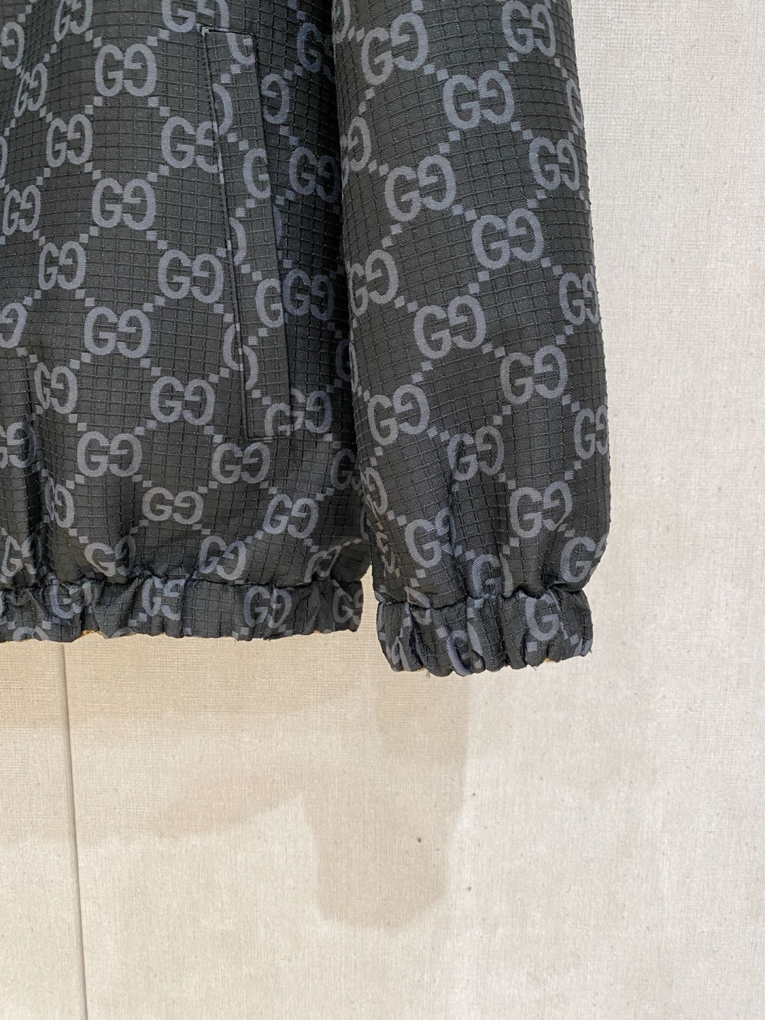 🌾 古驰 2025 早秋新款爆款专柜新款休闲时尚夹克 超前卫设计风格 细腻舒适 穿着非常轻便不易起皱。多