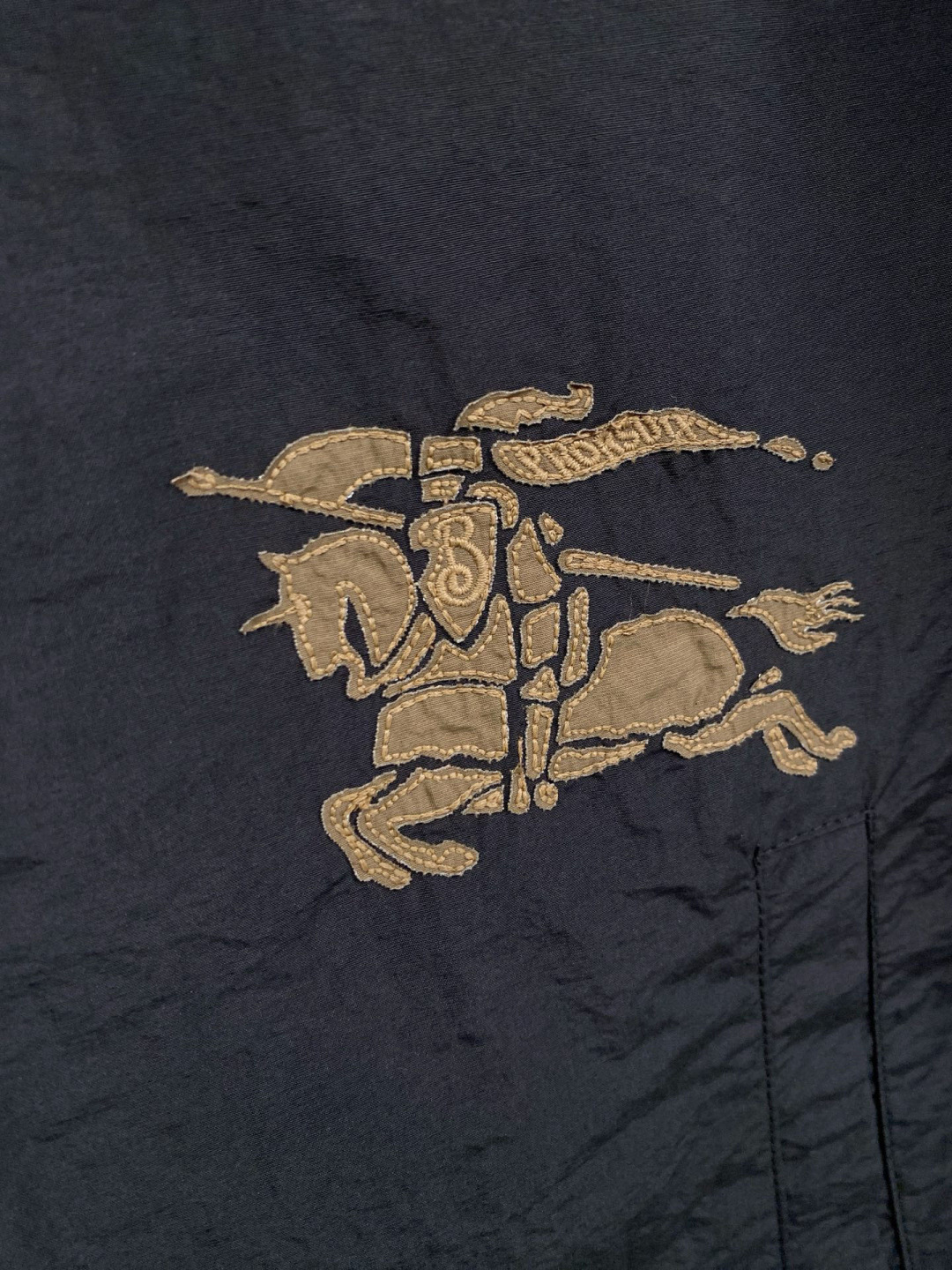 🌾 巴宝莉 2025 早秋新款爆款专柜新款休闲时尚夹克 超前卫设计风格 细腻舒适 穿着非常轻便不易起皱。