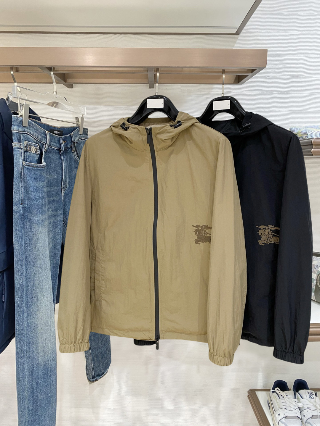 🌾 巴宝莉 2025 早秋新款爆款专柜新款休闲时尚夹克 超前卫设计风格 细腻舒适 穿着非常轻便不易起皱。