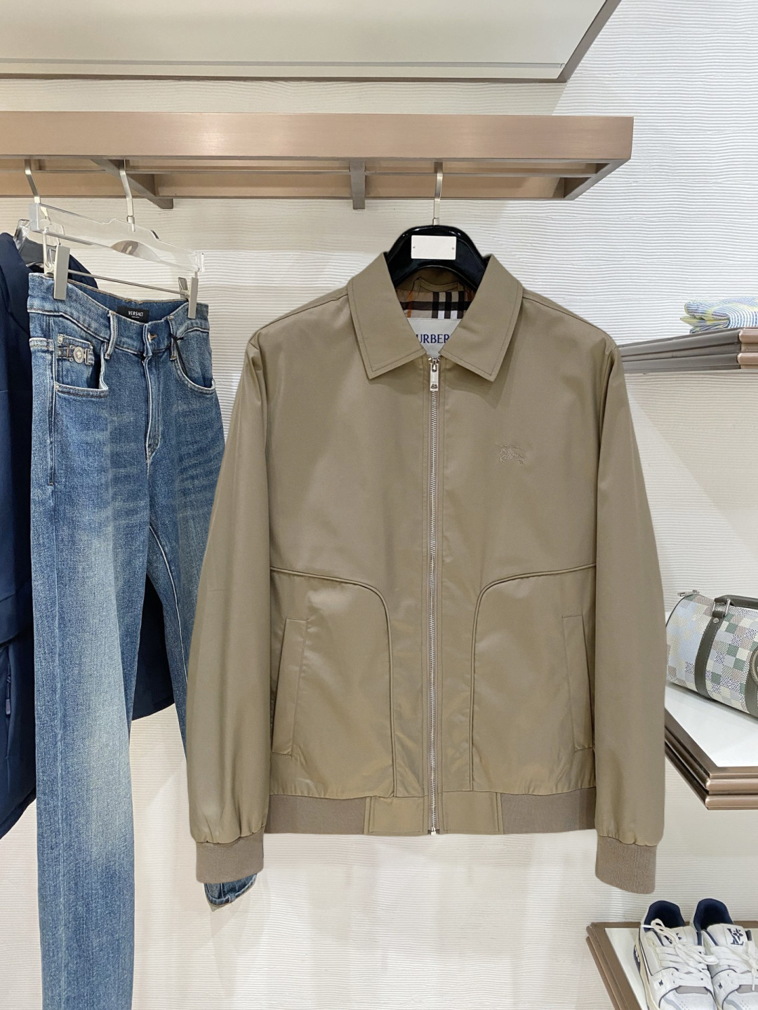 🌾 巴宝莉 2025 早秋新款爆款专柜新款休闲时尚夹克 超前卫设计风格 细腻舒适 穿着非常轻便不易起皱。